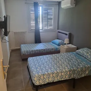 chambre-privative-renove-2024-climatisation-tramway-sur.fr-provencehotel.com/
